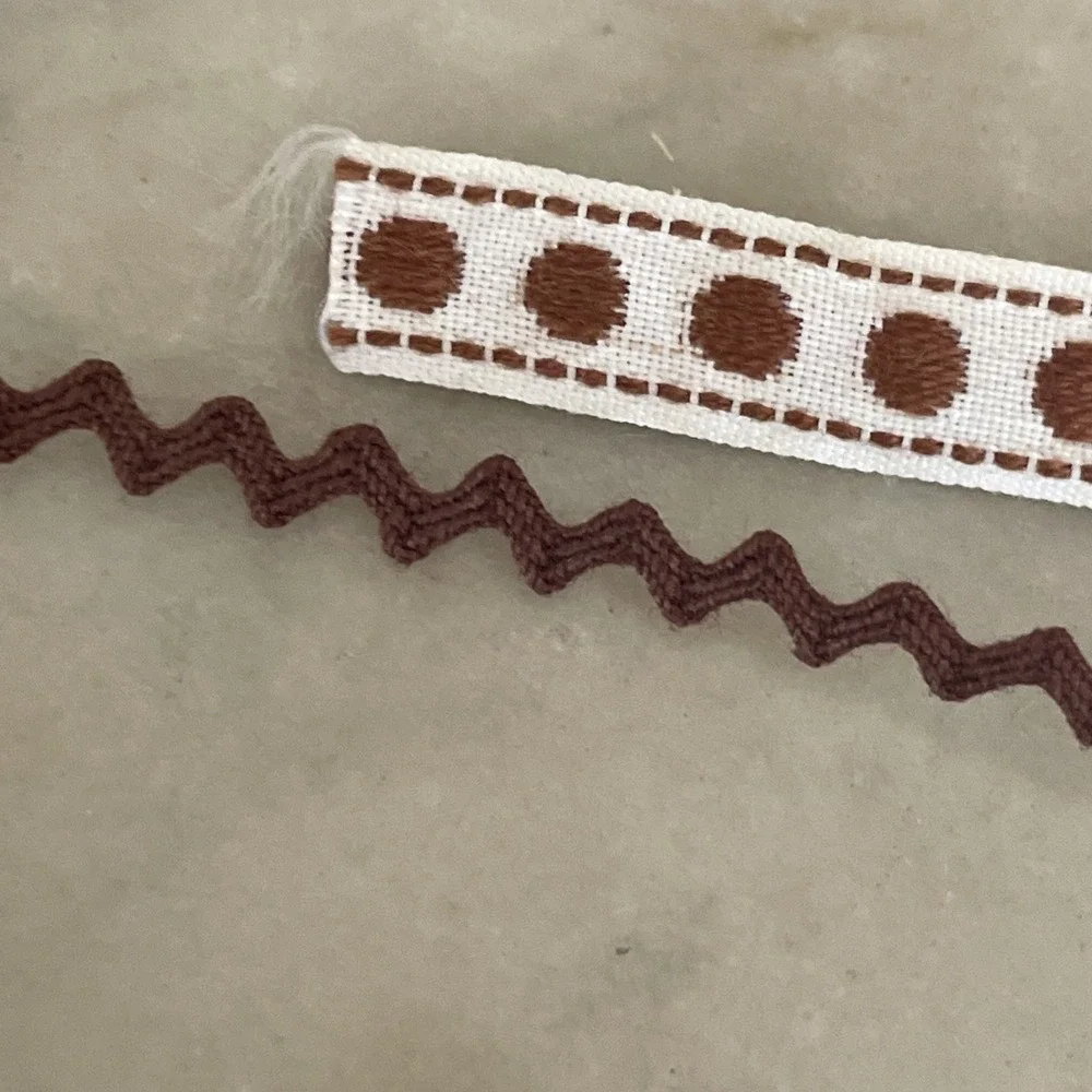 Brown Fabric Trim Edge Detail Rick-rack  130